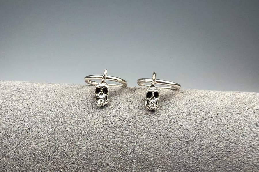 Silber Creolen \Totenkopf\